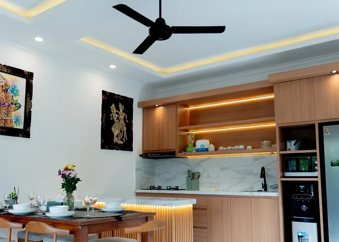 Insenja 4 Bedroom Private & Resto 4* ウブド