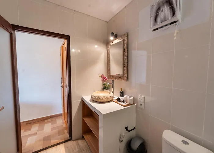 Insenja 4 Bedroom Private & Resto ベッド・アンド・ブレックファスト ウブド